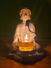 Laden Sie das Bild in den Galerie-Viewer, Buddha mit Lichtglas - Zement
